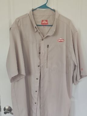 Berkley Men's Short Sleeve Button-Down Shirt in Light Beige